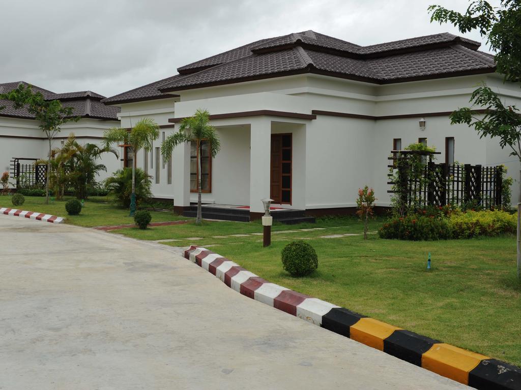 The Golden Lake Hotel Naypyidaw Dış mekan fotoğraf