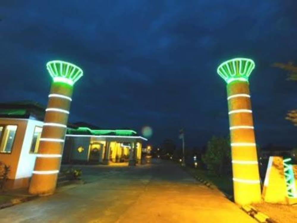 The Golden Lake Hotel Naypyidaw Dış mekan fotoğraf