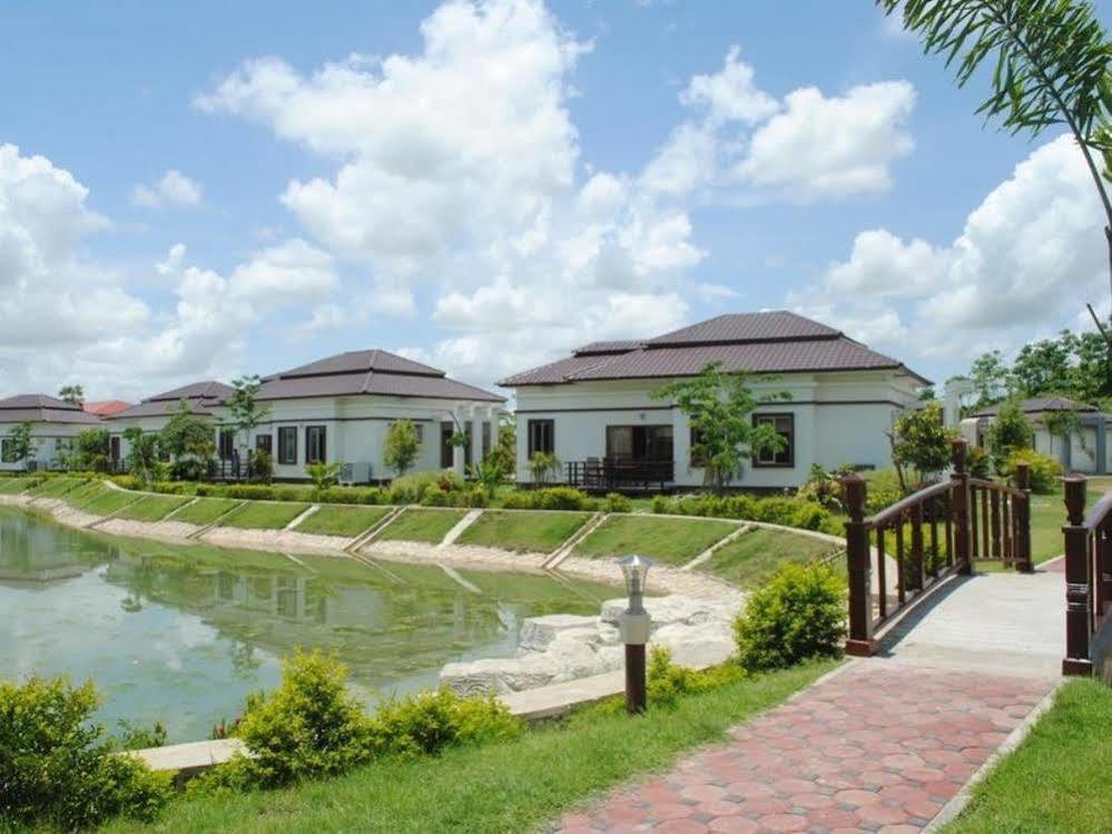 The Golden Lake Hotel Naypyidaw Dış mekan fotoğraf